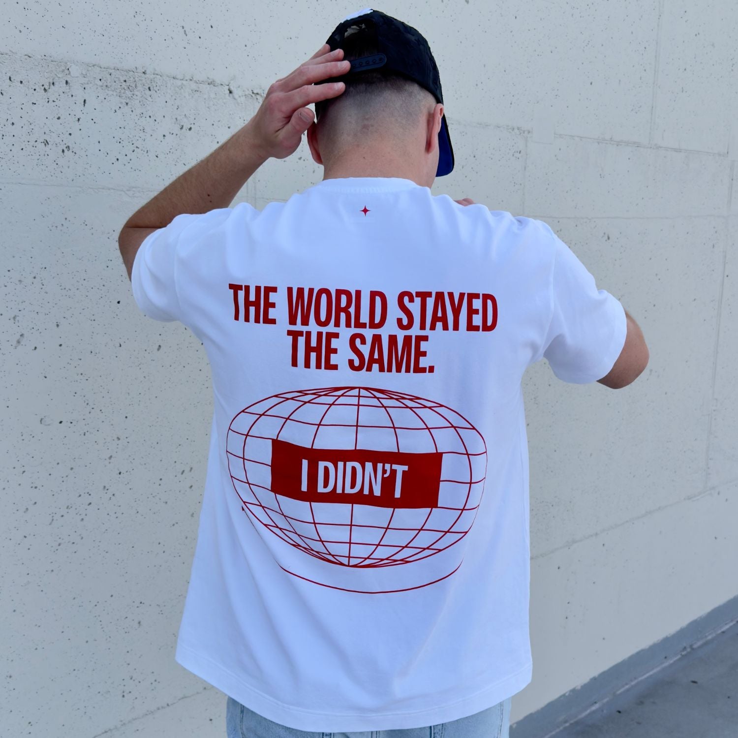 THE WORLD STAYED THE SAME - Bílé tričko