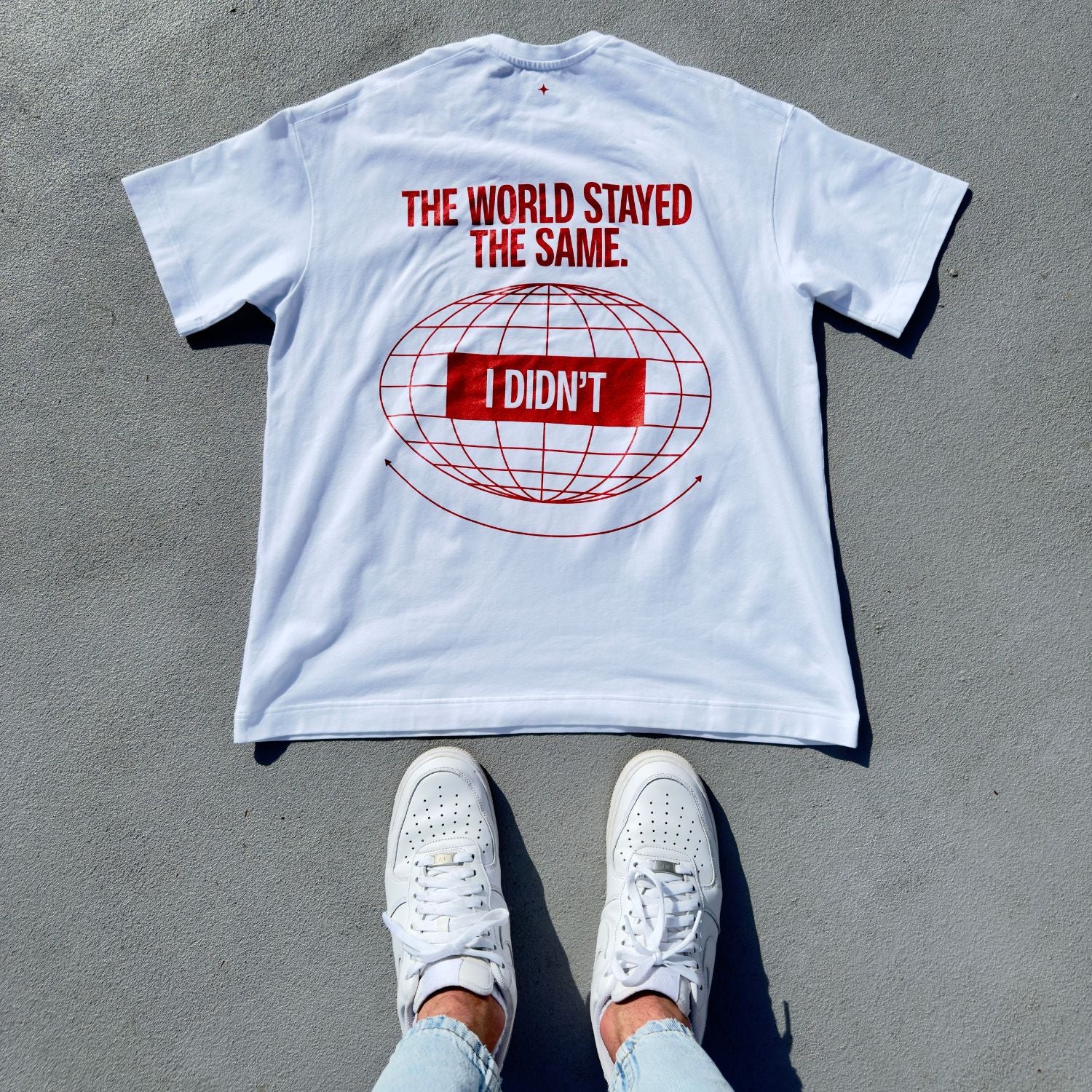 THE WORLD STAYED THE SAME - Bílé tričko